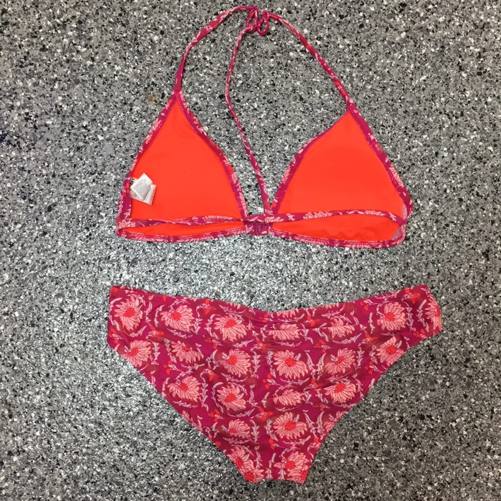 Bikini - Picture 2 of 6